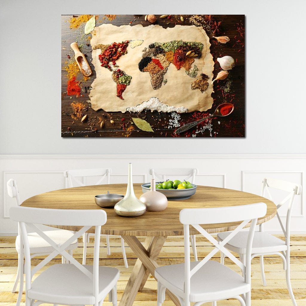 tablou canvas cu harta lumii decorata din mirodenii si condimente, pe o masa de lemn cu plante aromatice si ustensile de bucatarie