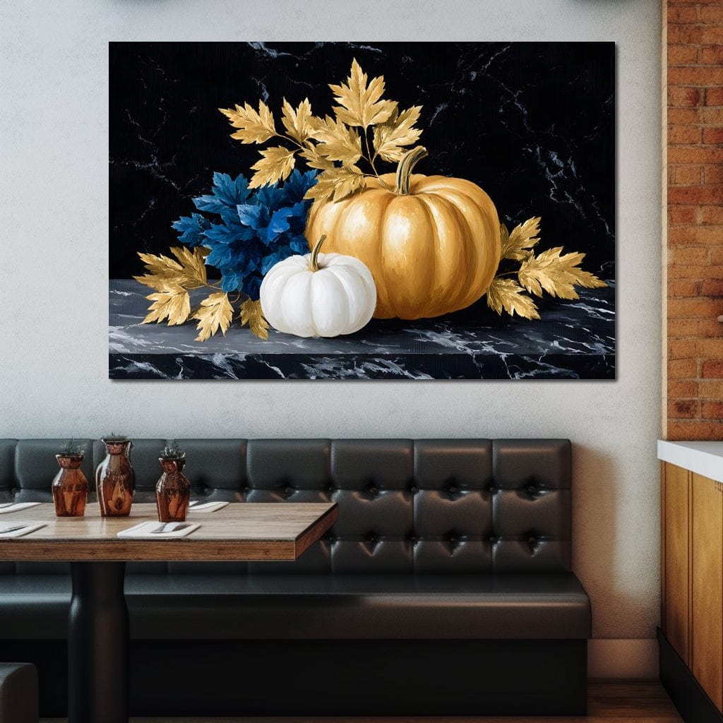 tablou canvas cu un dovleac alb si unul auriu, cu frunze albastre si aurii pe fundal negru tip marmura