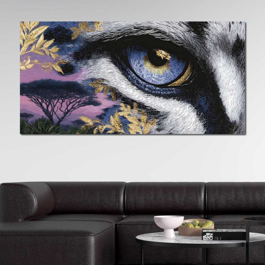 tablou canvas cu un ochi de tigru, pe fundal cu un peisaj de natura cu un copac la apus violet, decorat cu accente aurii