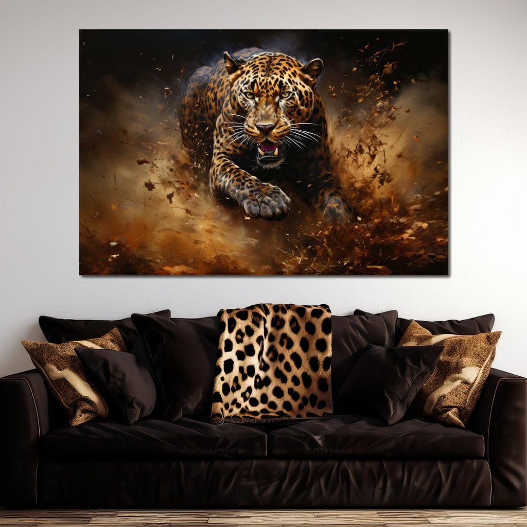 tablou canvas cu un leopard intr-un vartej de praf si frunze, surprins in moment de vanatoare