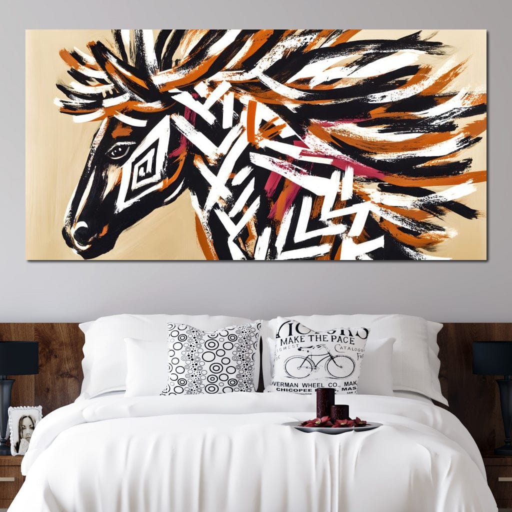tablou canvas cu un cal negru, pictat in dungi albe si portocalii, pe fundal bej