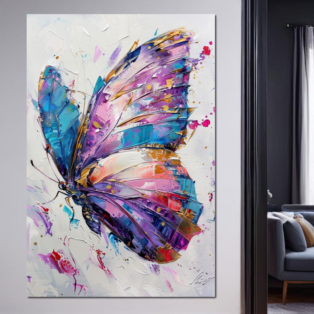 tablou canvas cu un fluture cu aripile in nuante de mov, albastru si roz, pe fundal abstract deschis stil pictura