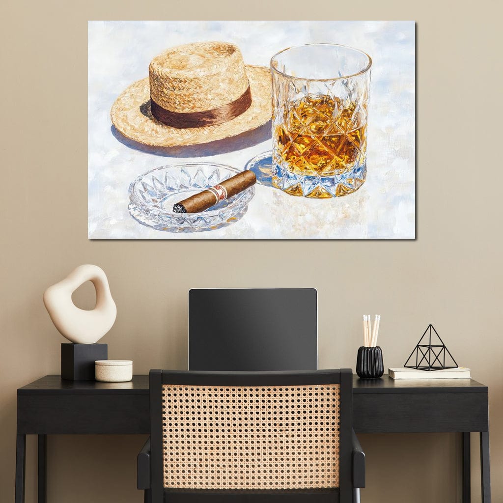 tablou canvas cu un pahar de whisky, o palarie si un trabuc intr-o scrumiera pe fundal deschis