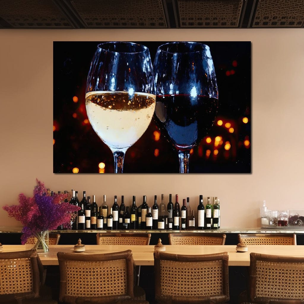 tablou canvas cu un pahar cu vin rosu si un pahar cu vin alb in toast, pe un fundal intunecat cu lumini calde