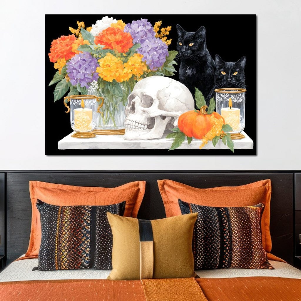 tablou canvas cu doua pisici negre, un dovleac, un craniu, lumanari decorative si un buchet cu flori multicolore pe fundal negru