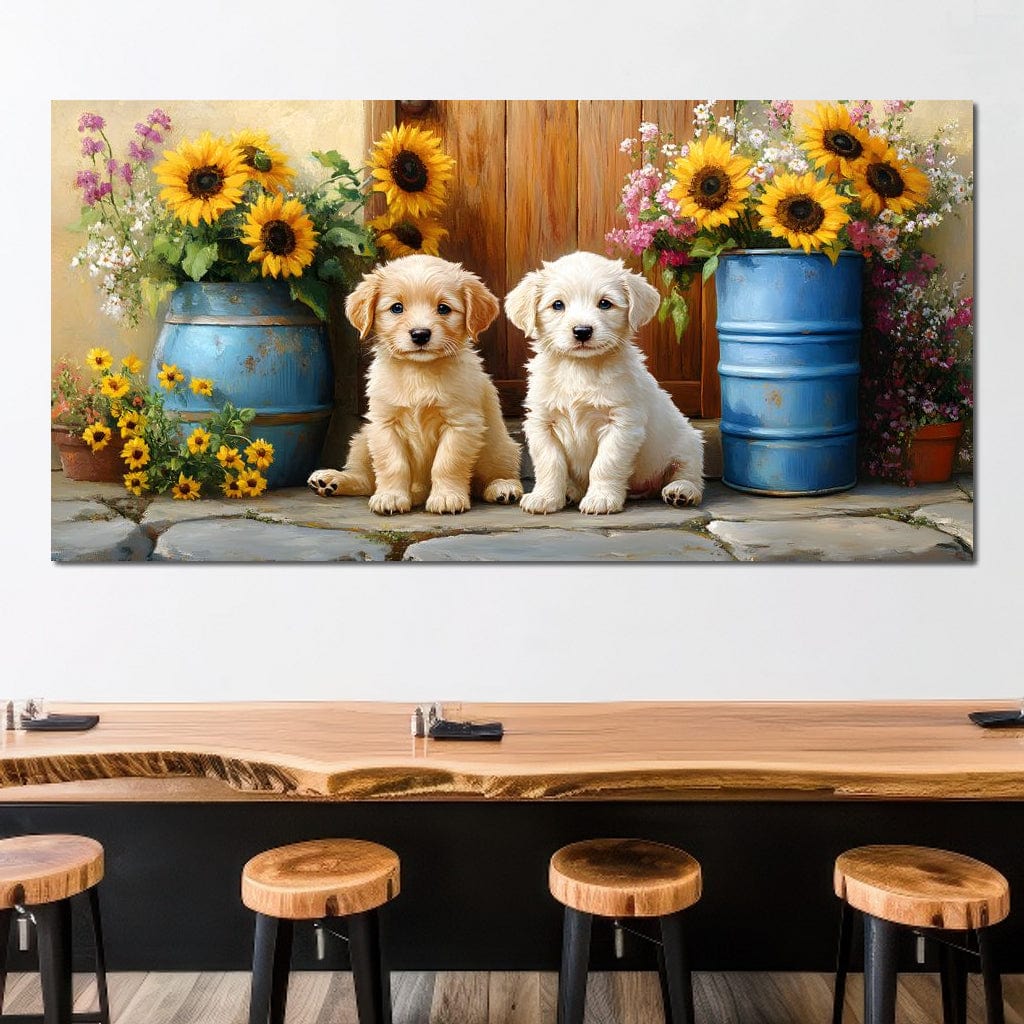 tablou canvas cu doi catelusi in fata unei case, langa doua butoiase cu Floarea-Soarelui, pe fundal rustic