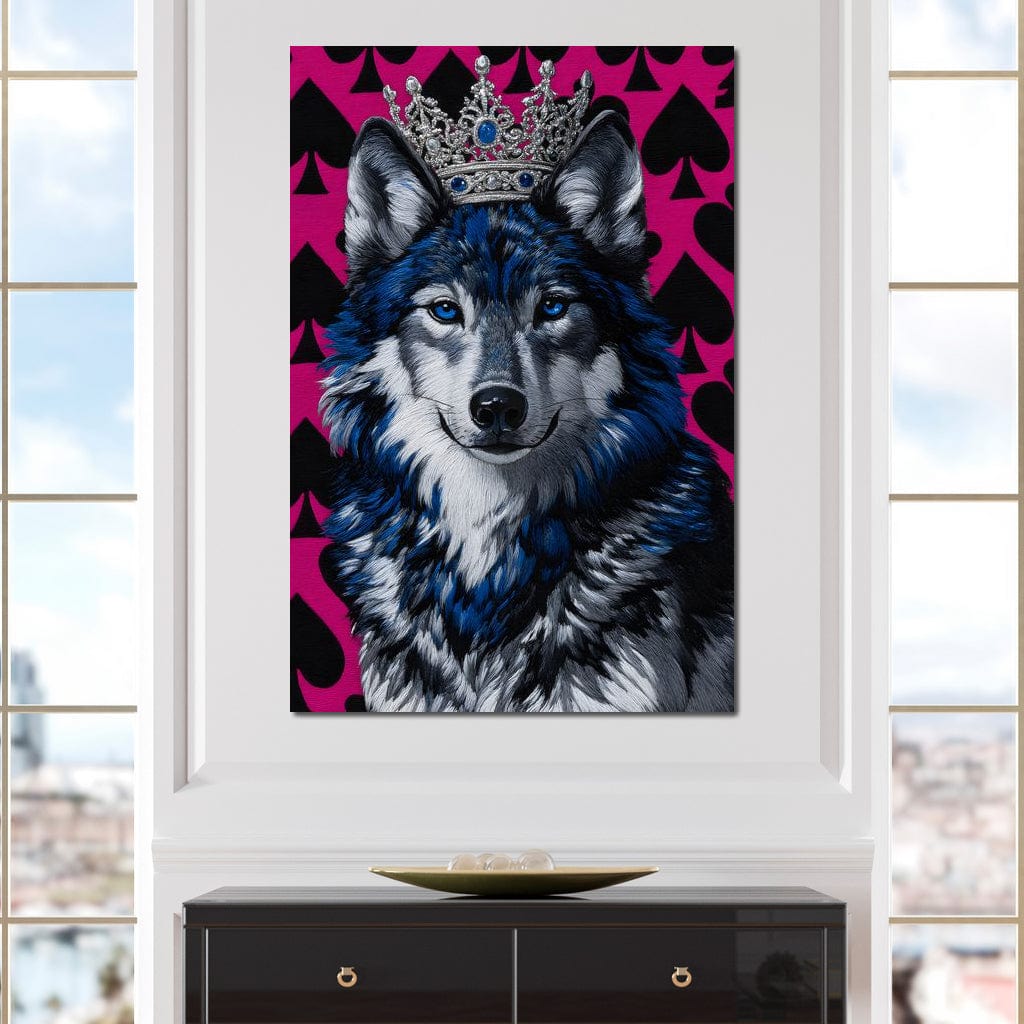 tablou canvas cu un caine lup cu coroana cu bijuterii albastre, pe fundal roz cu simbolurile cartilor de joc