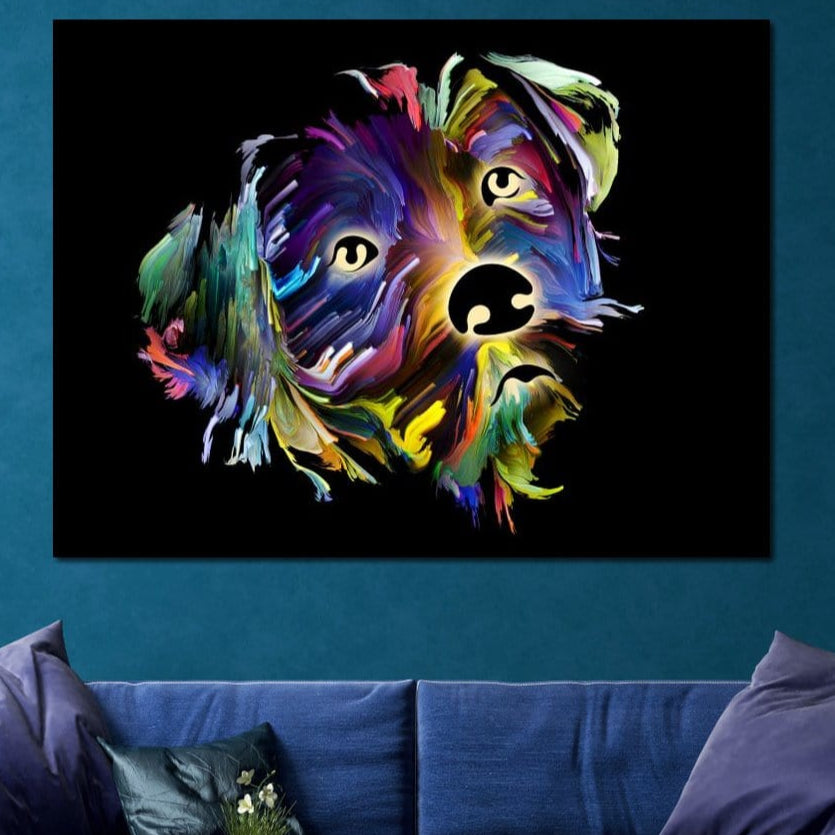 tablou canvas cu un portret expresiv de catel redat in tuse vibrante de culoare pe fundal negru, in stil modern si abstract