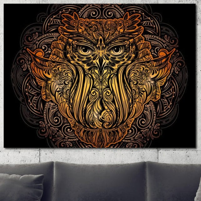 tablou canvas cu o bufnita ornamentala stil mandala, in tonuri aurii pe fundal negru