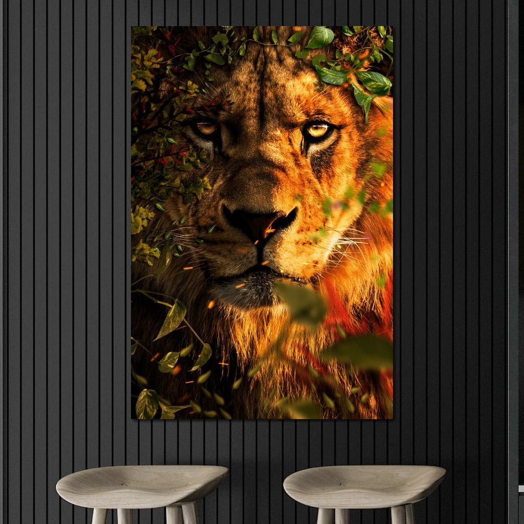 tablou canvas cu un chip de leu surprins la vanatoare printre frunze