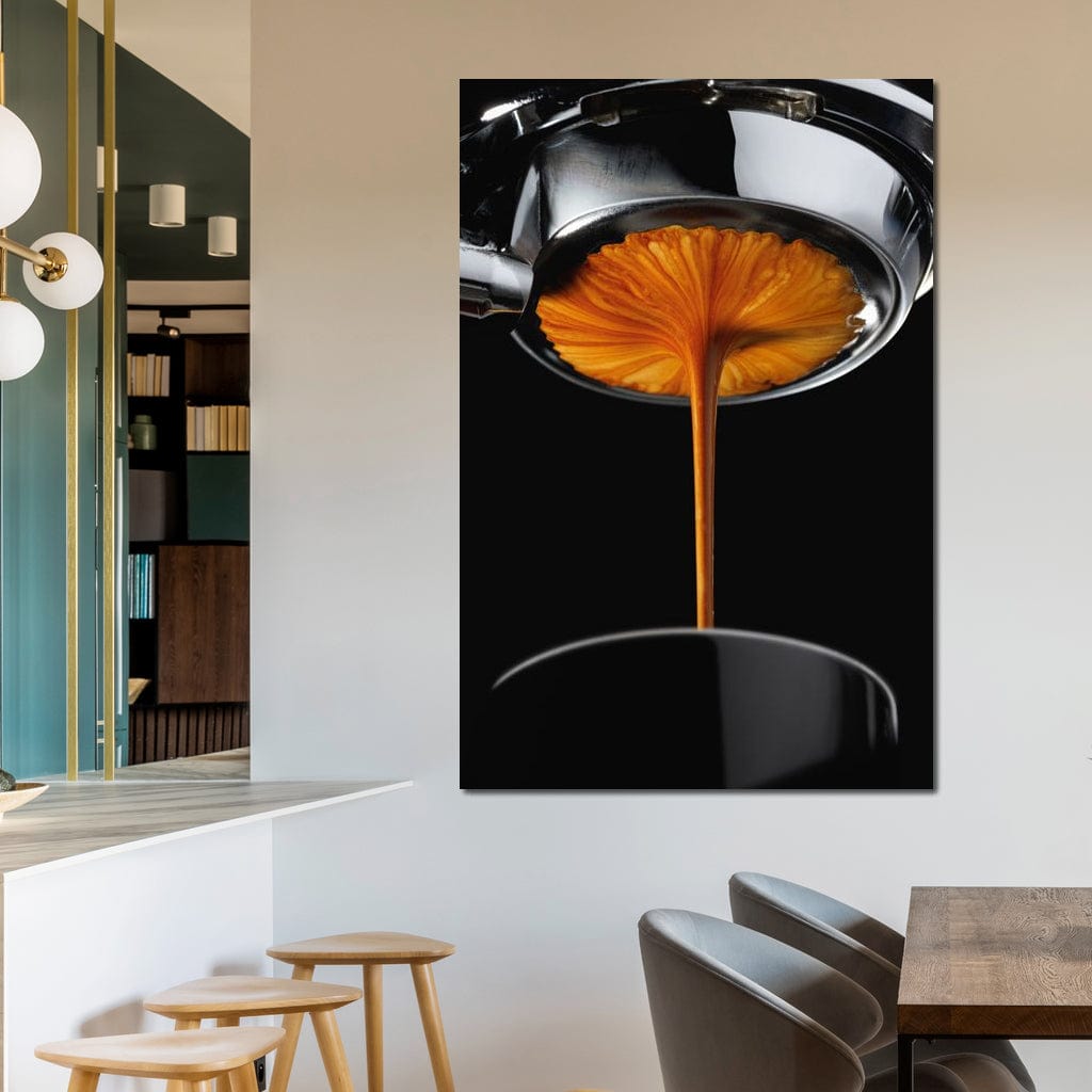 tablou canvas cu spuma unei cafele proaspete curgand dintr-un espressor intr-o cana pe fundal negru