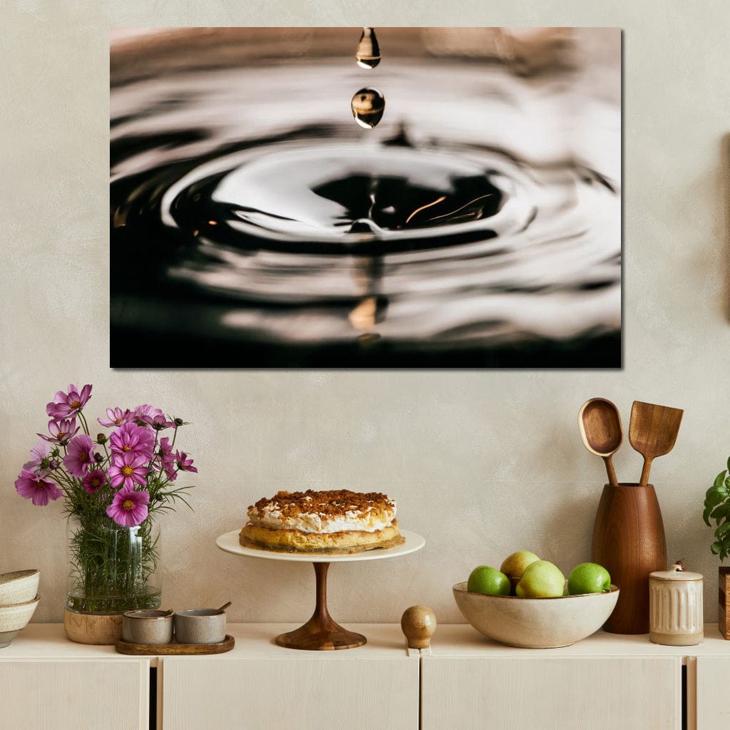 tablou canvas cu o picatura, surprinsa in impact cu apa in stil artistic