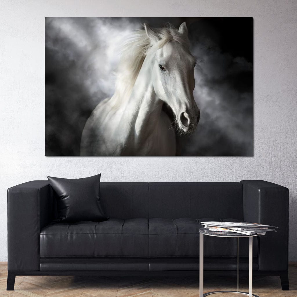 tablou canvas cu un cal alb redat realist pe un fundal intunecat cu urme de ceata