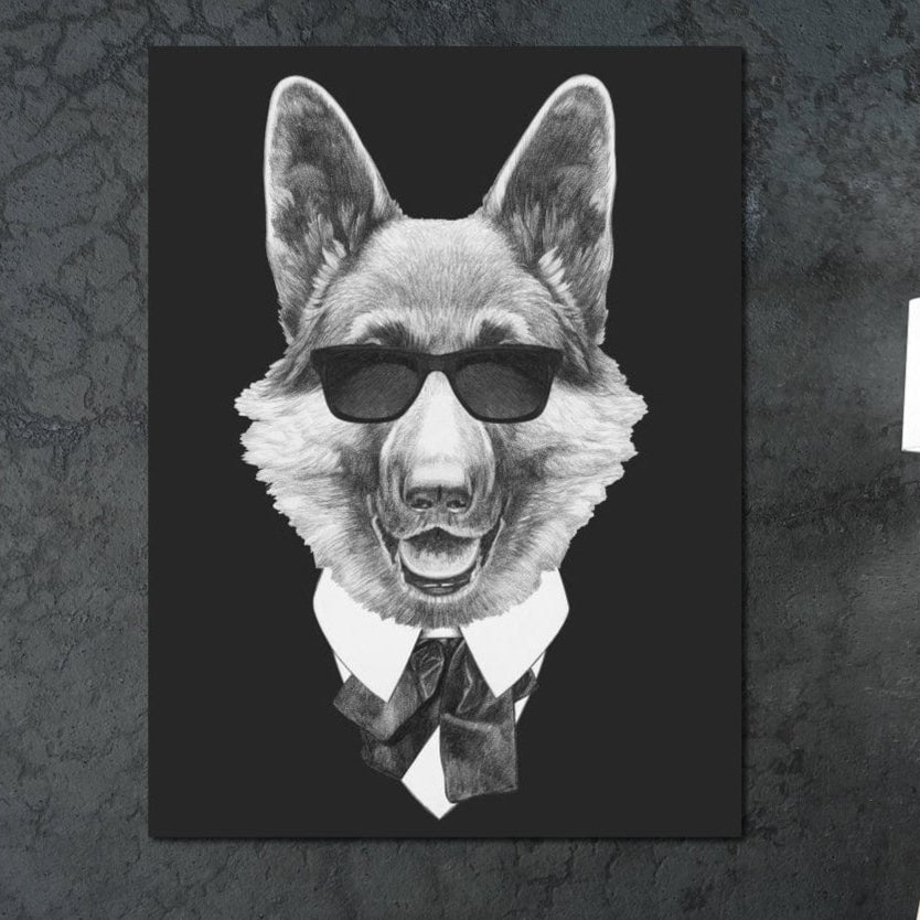 tablou canvas cu un caine, purtand ochelari de soare si costum cu papion, redat in alb si negru, pe fundal inchis