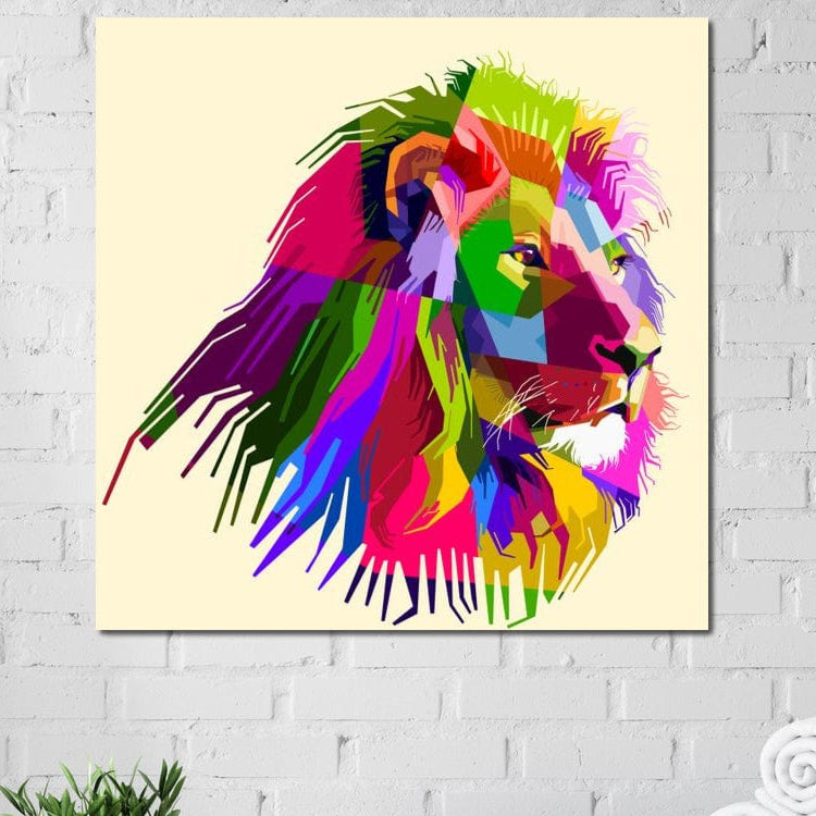 tablou canvas cu un cap de leu redat in forme geometrice multicolore in stil Pop Art, pe fundal deschis