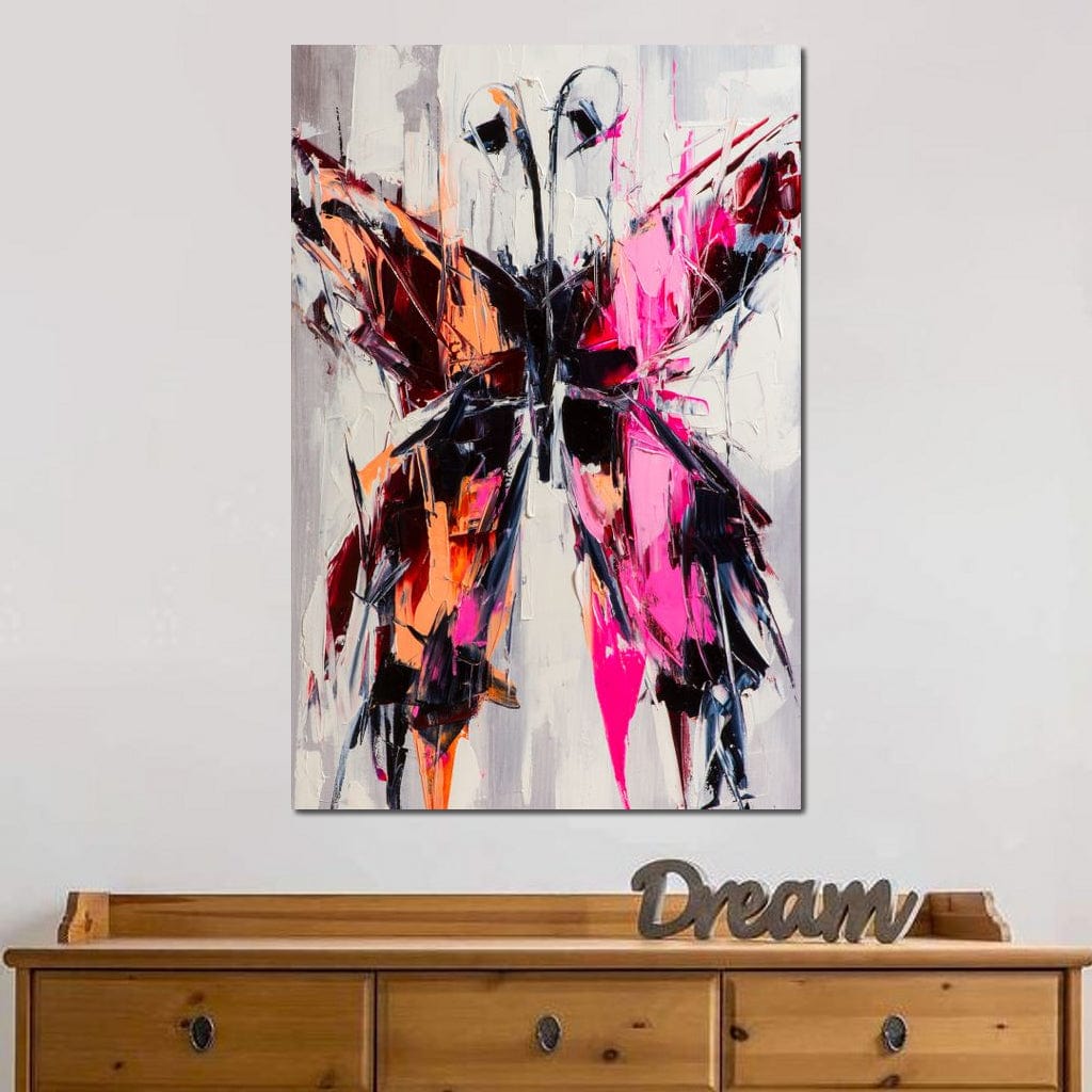 tablou canvas cu un fluture in culori intense de roz neon si portocaliu, pictat pe fundal alb texturat