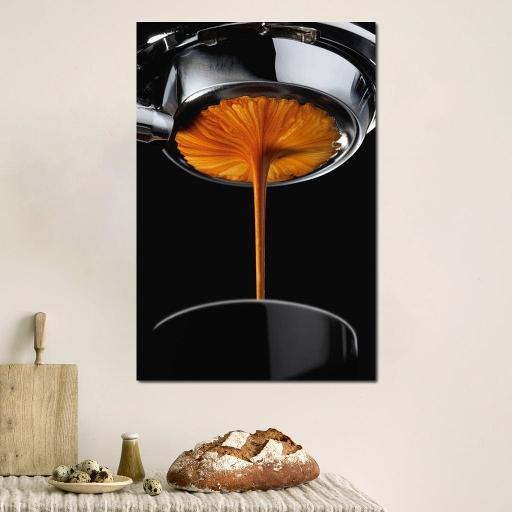 tablou canvas cu spuma unei cafele proaspete curgand dintr-un espressor intr-o cana pe fundal negru