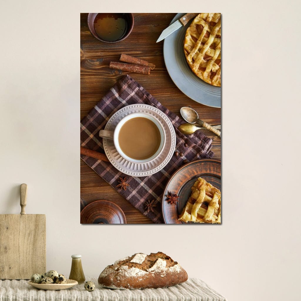 tablou canvas cu o ceasca de cafea, pe o masa de lemn cu farfurii cu placinta si tacamuri de mic dejun, intr-un cadru rustic 