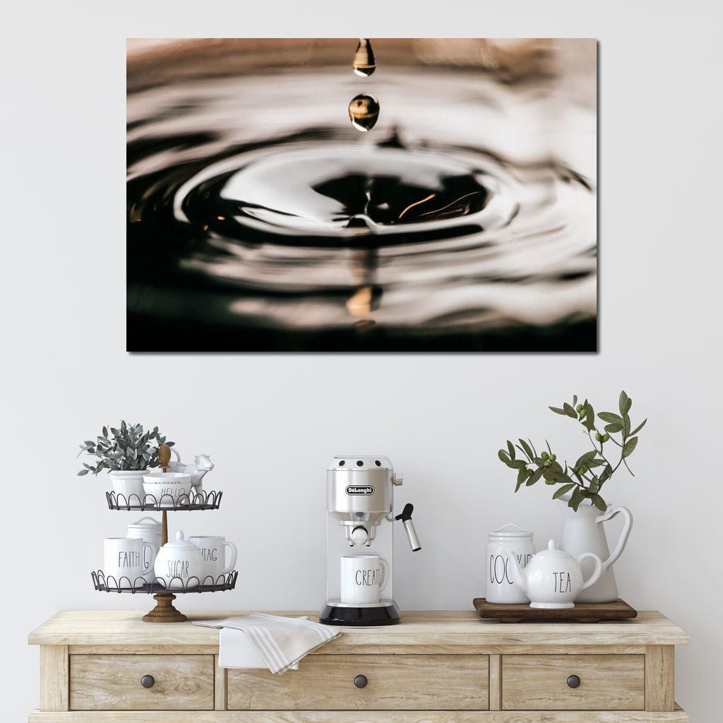 tablou canvas cu o picatura, surprinsa in impact cu apa in stil artistic