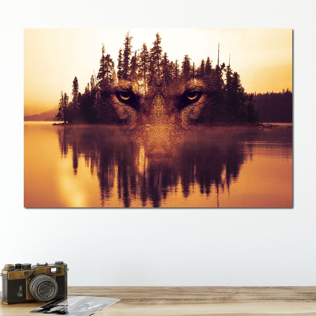 tablou canvas cu privirea unui lup redata in imaginea unei paduri pe o insula, la apus de soare reflectat in lac