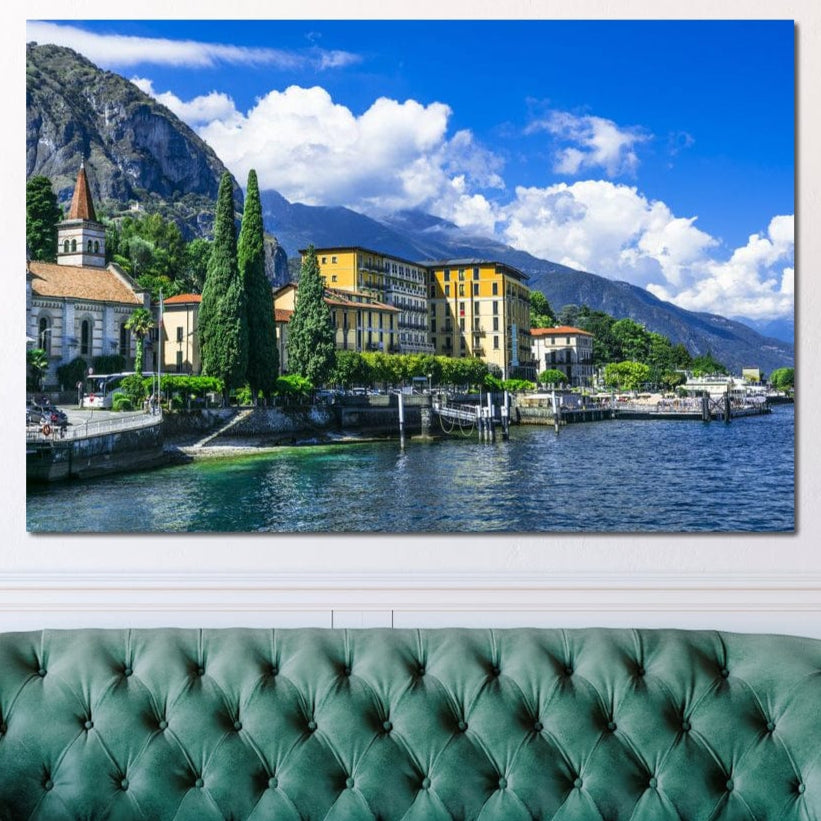 Tablou Canvas Premium, LuxCanva® O1059, Linistea Lacului Como, Riviera, Smarald, Alpin, Mediterana, Munti, Natura, Oaza, Lacustra, Soare, Serenitate, Azur, Vacanta, Creatie, Birou, Living, Dormitor