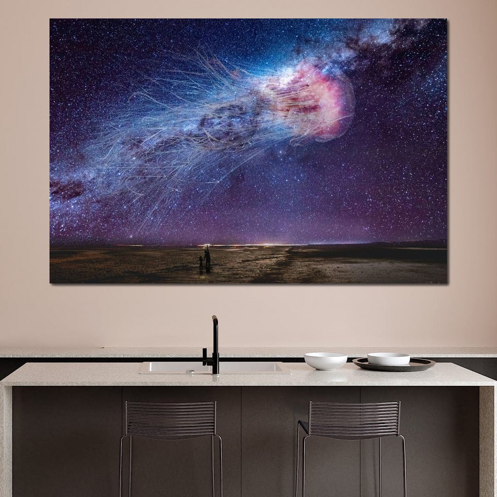 tablou canvas cu o meduza uriasa traversand cerul instelat, fiind privita de doi copii