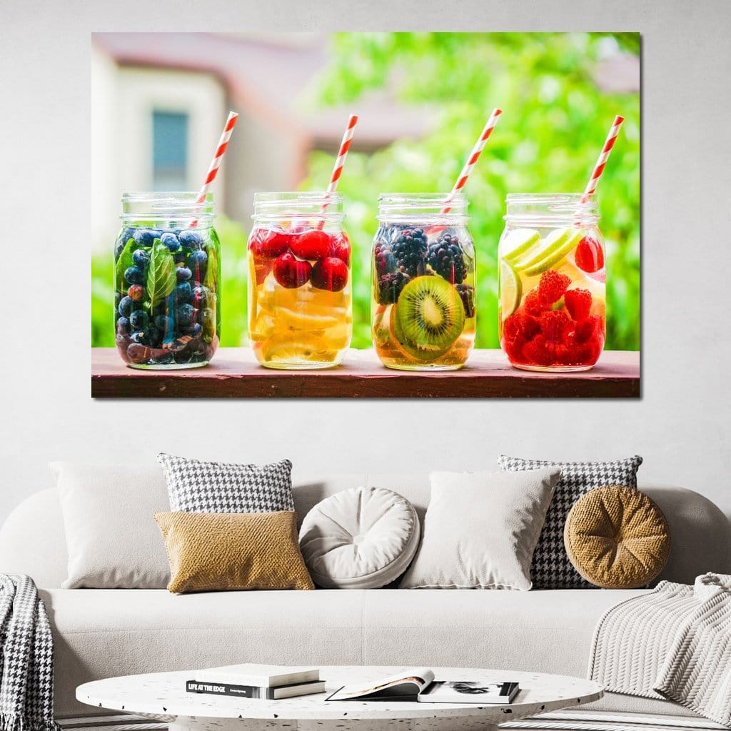 tablou canvas cu patru pahare cu suc si fructe precum afine, cirese, kiwi, zmeura, lamaie, mure si paie colorate, pe fundal cu vegetatie verde