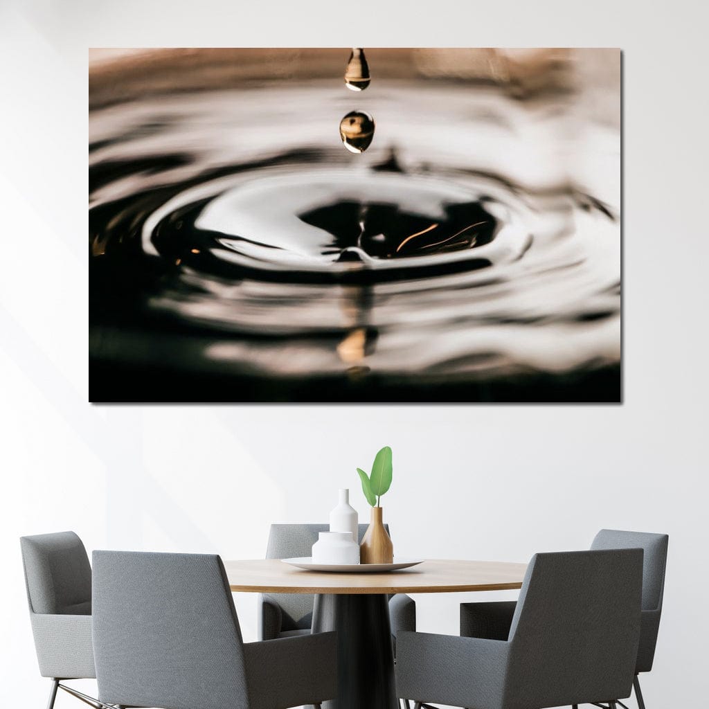 tablou canvas cu o picatura, surprinsa in impact cu apa in stil artistic