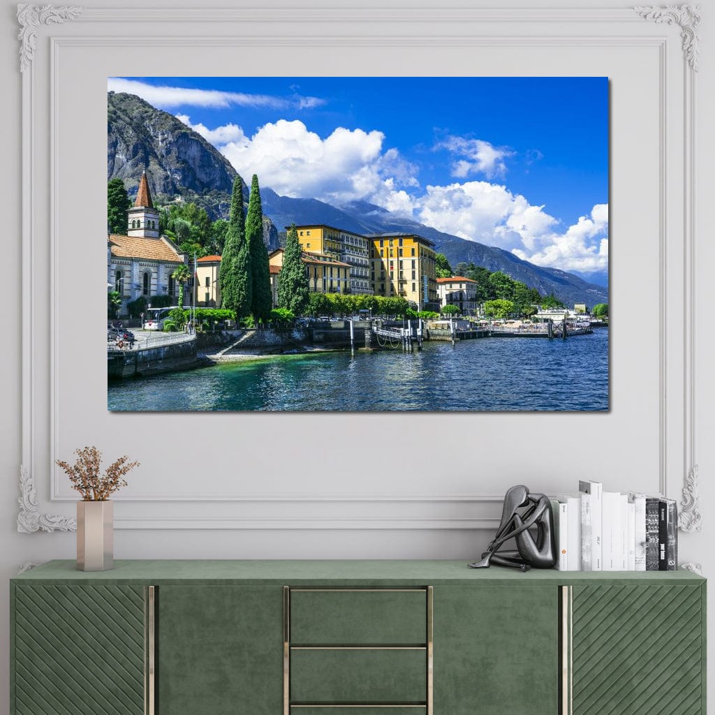 Tablou Canvas Premium, LuxCanva® O1059, Linistea Lacului Como, Riviera, Smarald, Alpin, Mediterana, Munti, Natura, Oaza, Lacustra, Soare, Serenitate, Azur, Vacanta, Creatie, Birou, Living, Dormitor