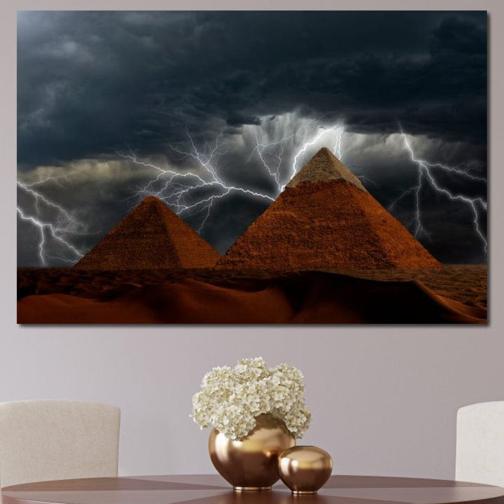 Tablou Canvas Premium, LuxCanva® O1036, Piramide sub Furtuna Zeilor, Energie, Cosmic, Egipt, Antic, Nil, Mister, Fulger, Natura, Involburat, Cer, Mit, Legenda, Mitologic, Birou, Living, Dormitor