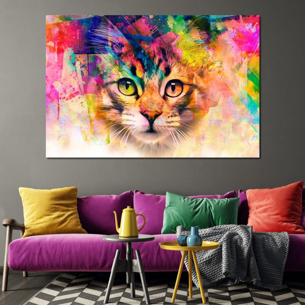 tablou canvas cu un chip de pisica redat in culori vii, pe fundal abstract stil pictura graffiti