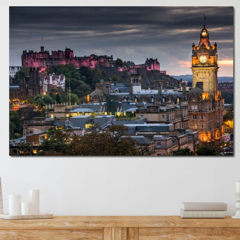 Tablou Canvas Premium, LuxCanva® O1035, Castelul din Edinburgh, Europa, Poveste, Oras, Amurg, Cetate, Legenda, Ceas, Timpuri, Ziduri, Deal, Piatra, Coroana, Scotia, Birou, Living, Dormitor