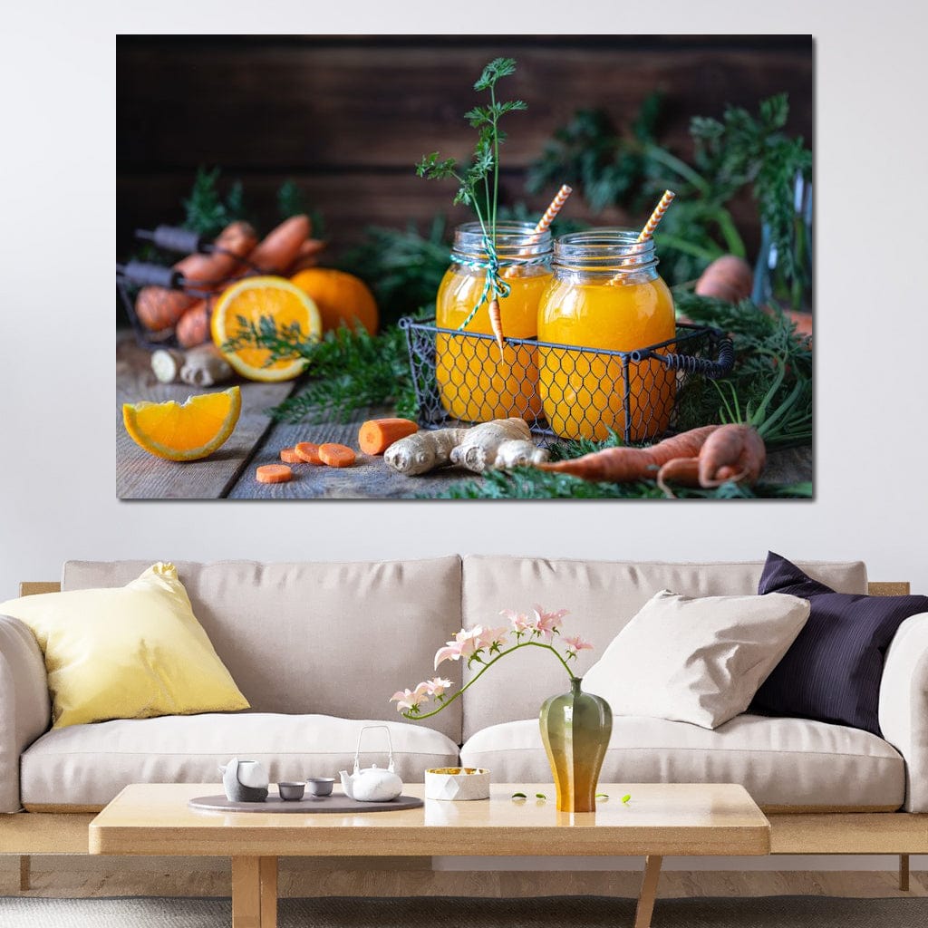 tablou canvas cu doua pahare cu suc de portocale si morcovi, cu paie colorate, pe fundal rustic de lemn cu fructe si legume