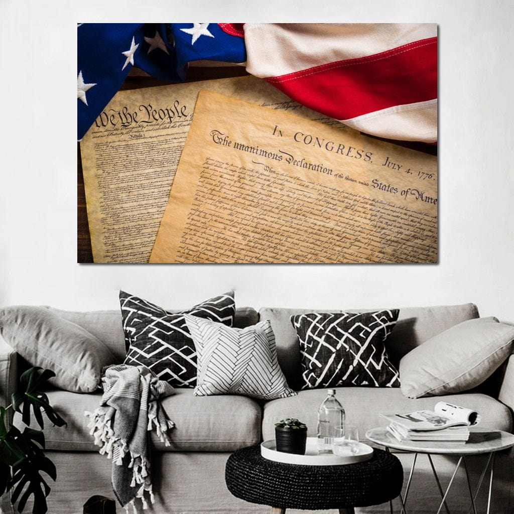 tabel canvas cu steagul american alaturi de Declaratia de Independenta si Constitutia Americii