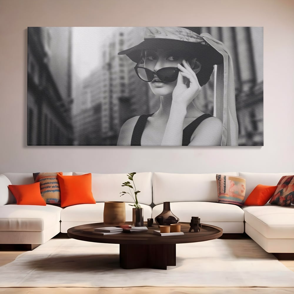 Tablou Canvas Premium LuxCanva® A1356, Beautiful Girl , Frumusete, Oras, Palarie, Ochelari, Living, Alb-Negru