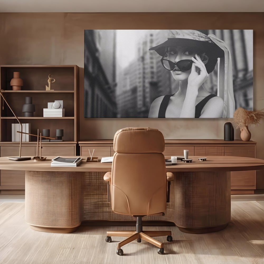 Tablou Canvas Premium LuxCanva® A1356, Beautiful Girl , Frumusete, Oras, Palarie, Ochelari, Living, Alb-Negru