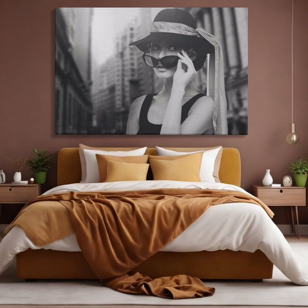 Tablou Canvas Premium LuxCanva® A1356, Beautiful Girl , Frumusete, Oras, Palarie, Ochelari, Living, Alb-Negru