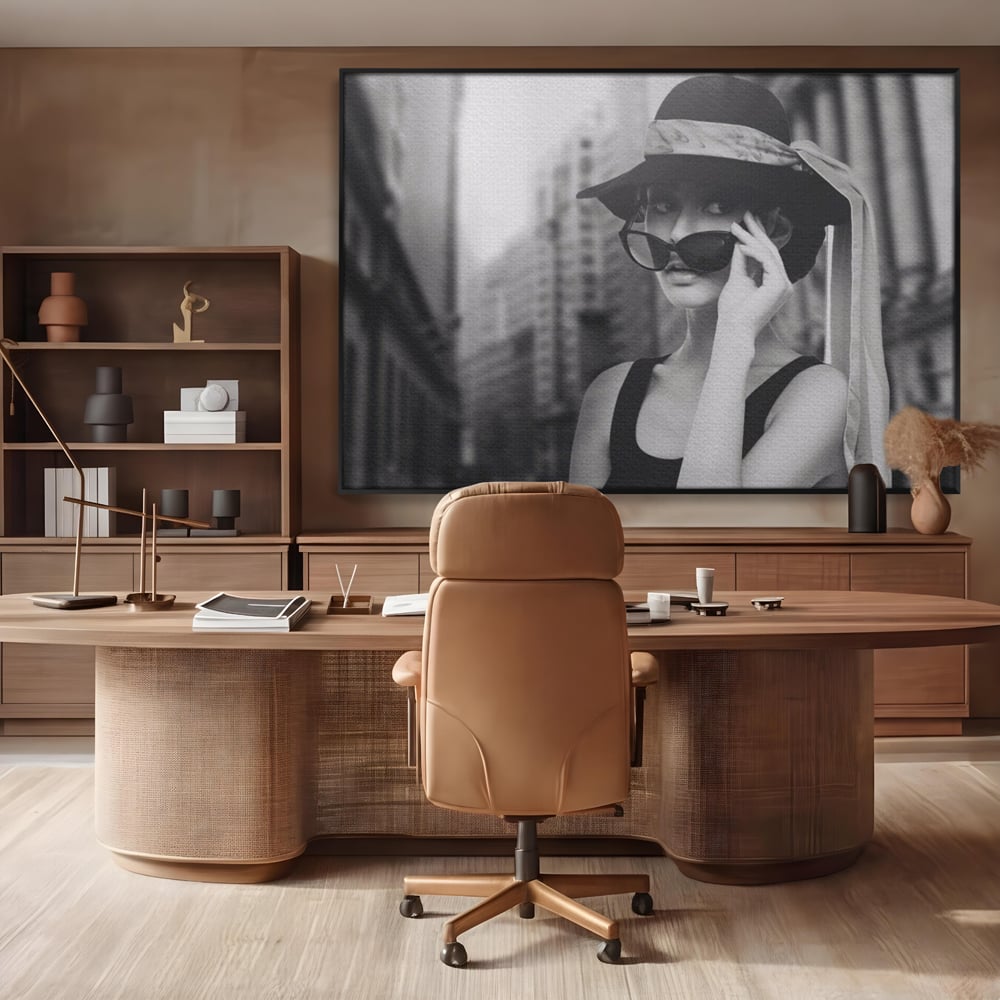 Tablou Canvas Premium LuxCanva® A1356, Beautiful Girl , Frumusete, Oras, Palarie, Ochelari, Living, Alb-Negru