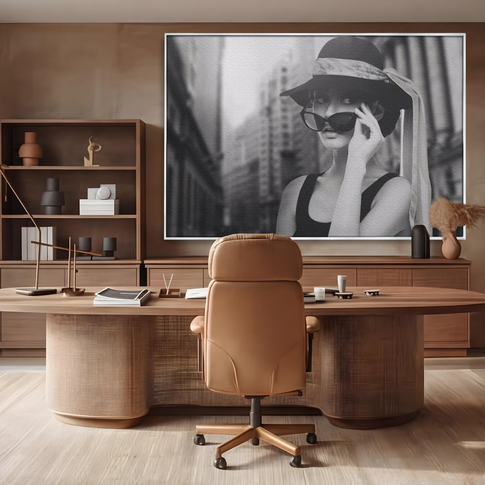 Tablou Canvas Premium LuxCanva® A1356, Beautiful Girl , Frumusete, Oras, Palarie, Ochelari, Living, Alb-Negru