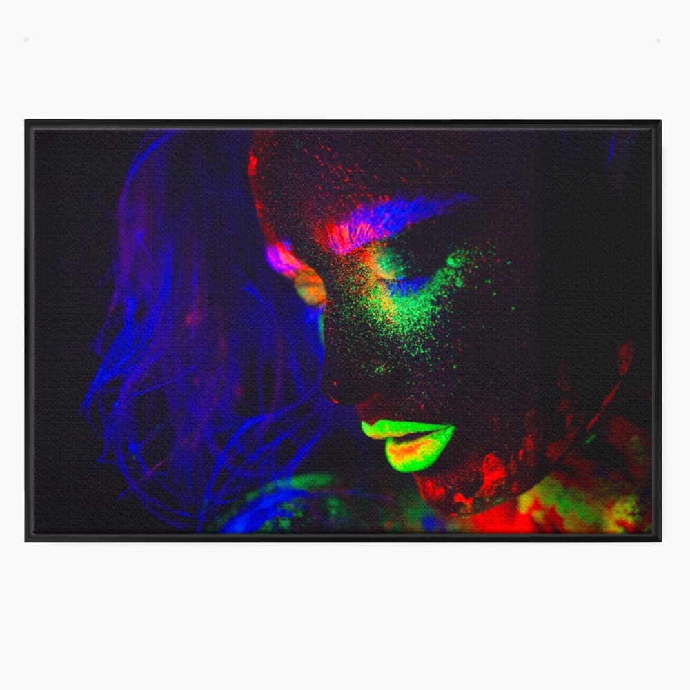 Leinwand Premium Canvas Wandkunst LuxCanva® A1357, Buntes Mädchen, Hübsch, Neon, Glitter, Phosphoreszierend, Lebendige Farben