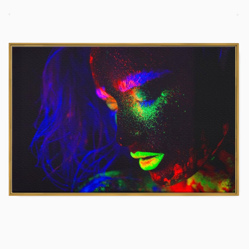 Leinwand Premium Canvas Wandkunst LuxCanva® A1357, Buntes Mädchen, Hübsch, Neon, Glitter, Phosphoreszierend, Lebendige Farben