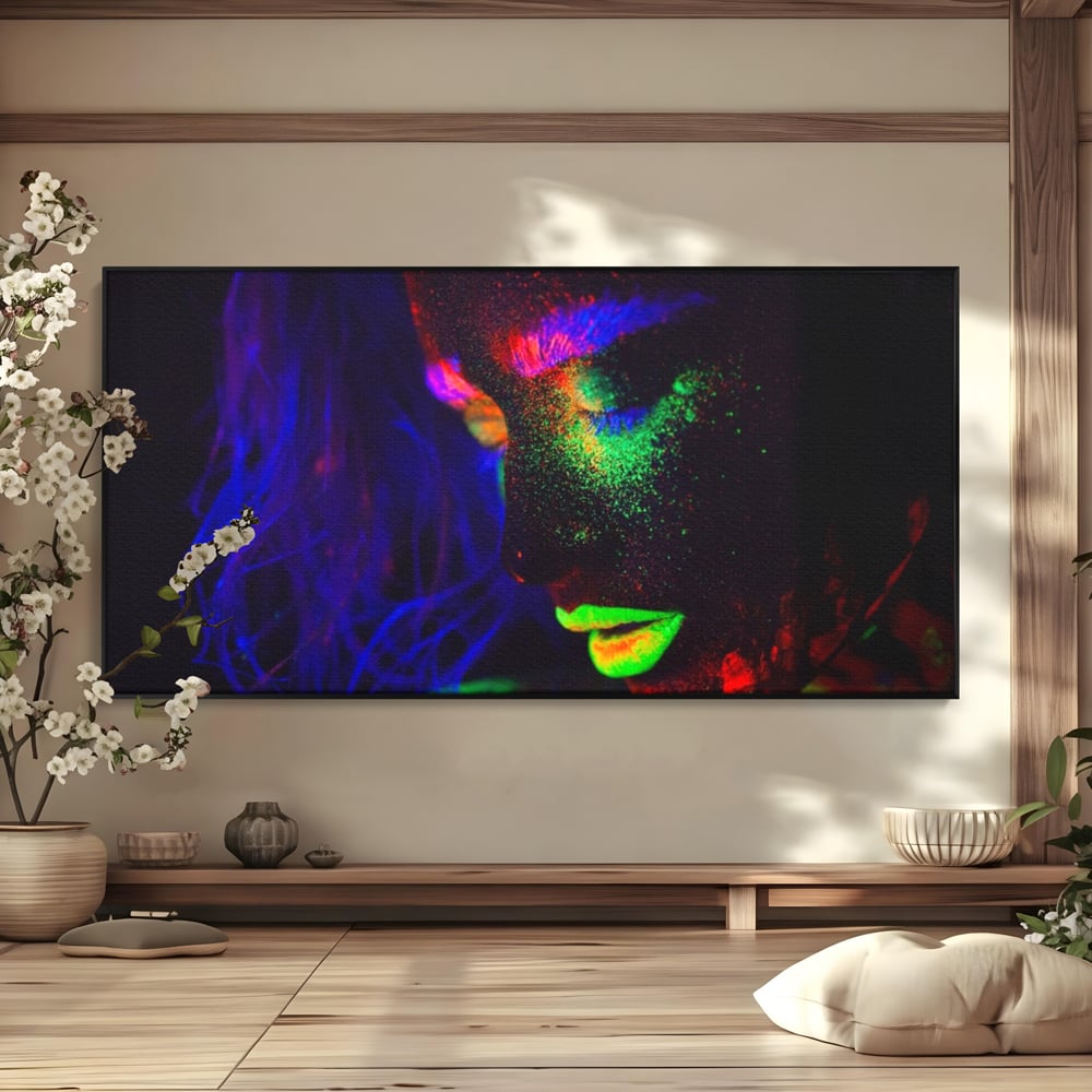 Leinwand Premium Canvas Wandkunst LuxCanva® A1357, Buntes Mädchen, Hübsch, Neon, Glitter, Phosphoreszierend, Lebendige Farben