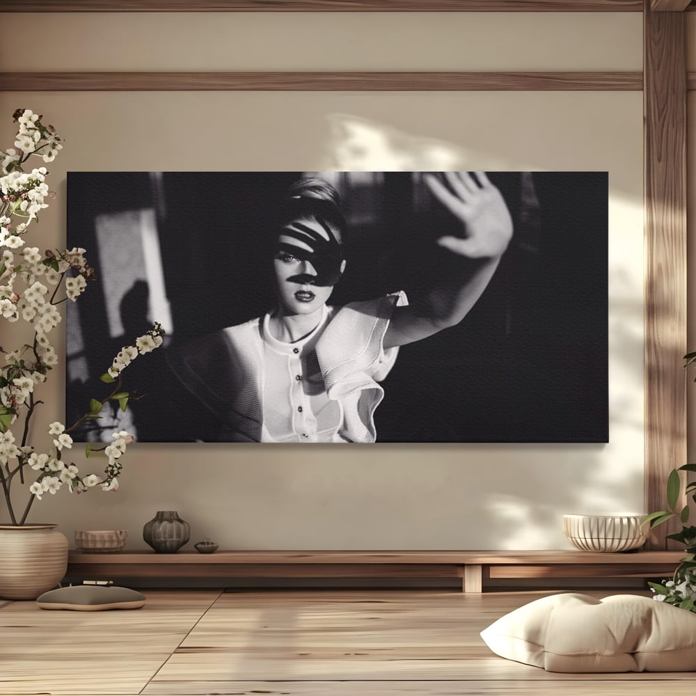 Tablou Canvas Premium LuxCanva® A1358, Elegant Lady , Frumusete, Dormitor, Femeie, Living, Alb-Negru