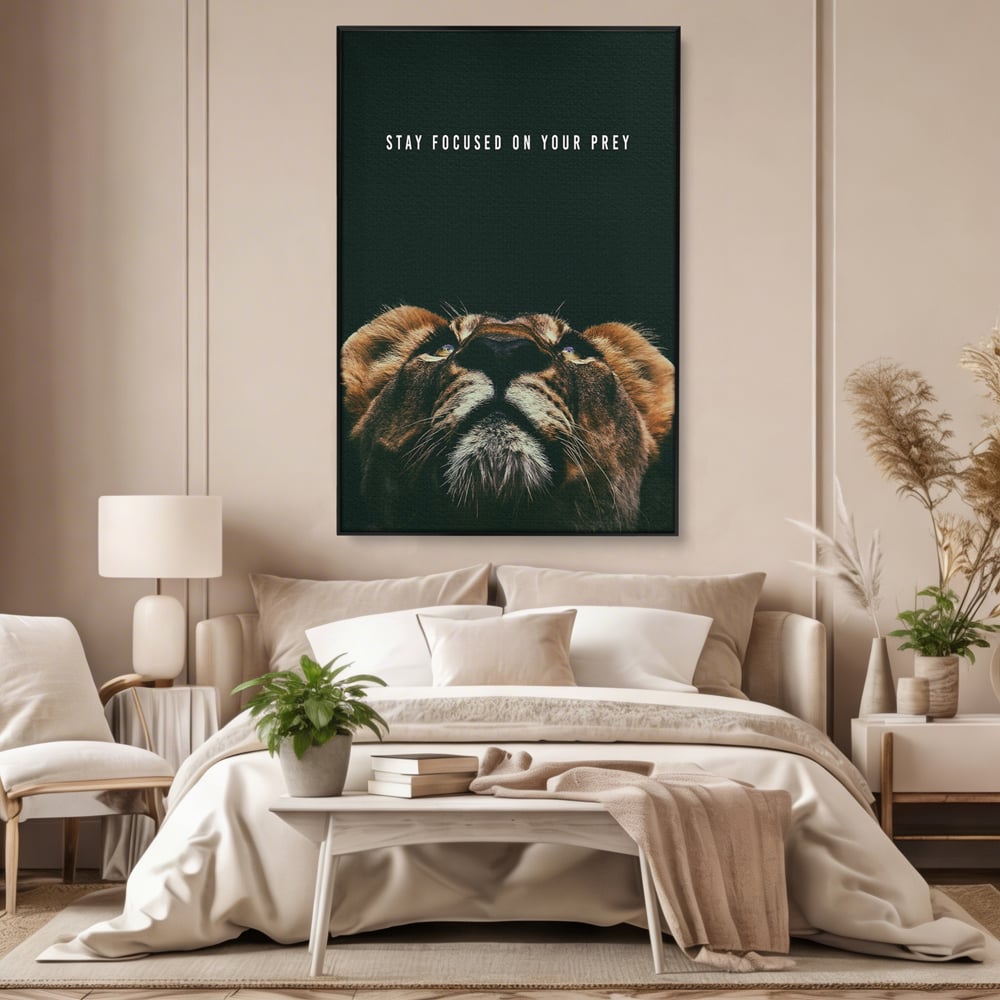 Tablou Canvas Premium LuxCanva® B1035, Stay Focused On Your Prey , Decorativ, Concentrare, Putere, Leu, Motivational, Culori Vibrante