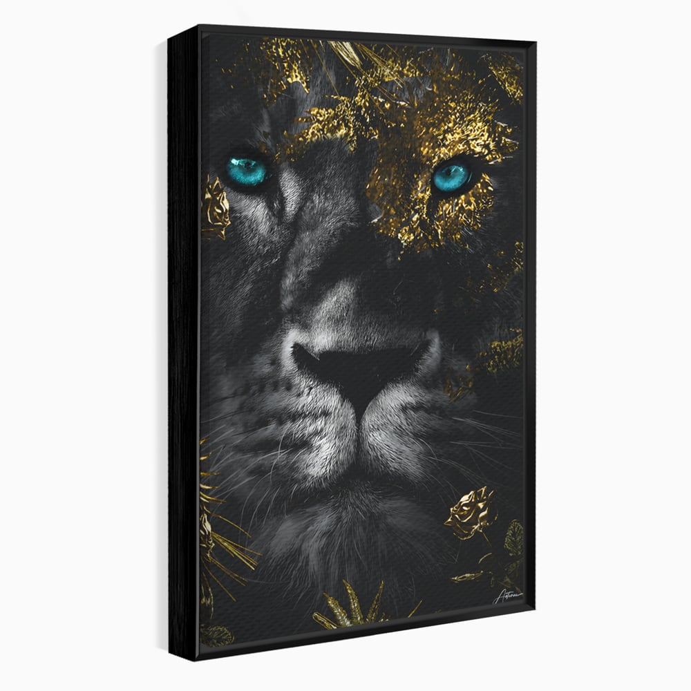 Tablou Canvas Premium LuxCanva® B1089, Frumusetea Leului Cu Ochi Albastrii , Birou, Leu, Rege, Savana, Living, Albastru, Negru, Auriu