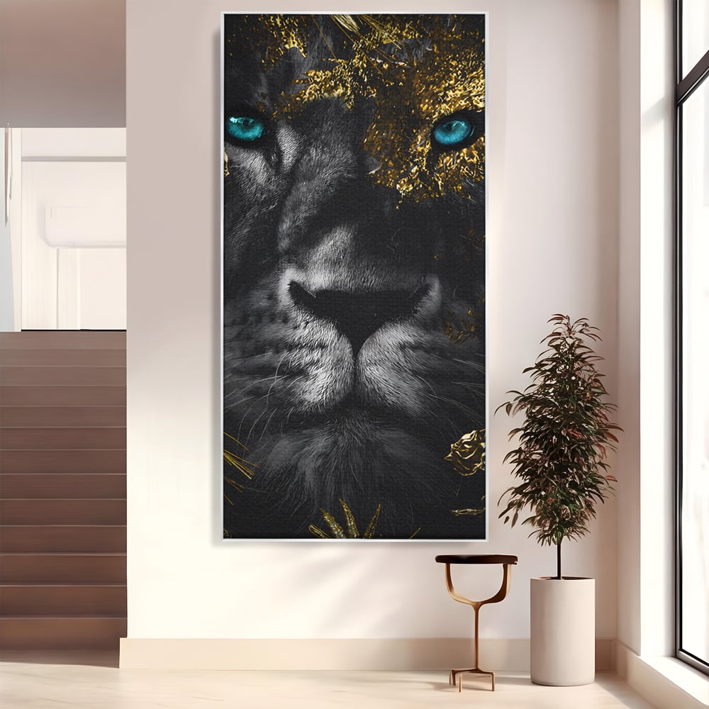 Tablou Canvas Premium LuxCanva® B1089, Frumusetea Leului Cu Ochi Albastrii , Birou, Leu, Rege, Savana, Living, Albastru, Negru, Auriu