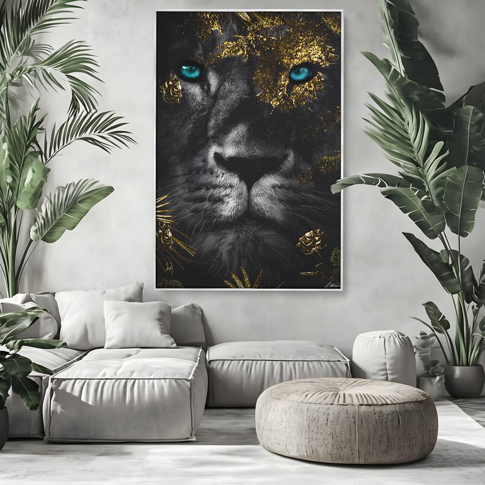Tablou Canvas Premium LuxCanva® B1089, Frumusetea Leului Cu Ochi Albastrii , Birou, Leu, Rege, Savana, Living, Albastru, Negru, Auriu