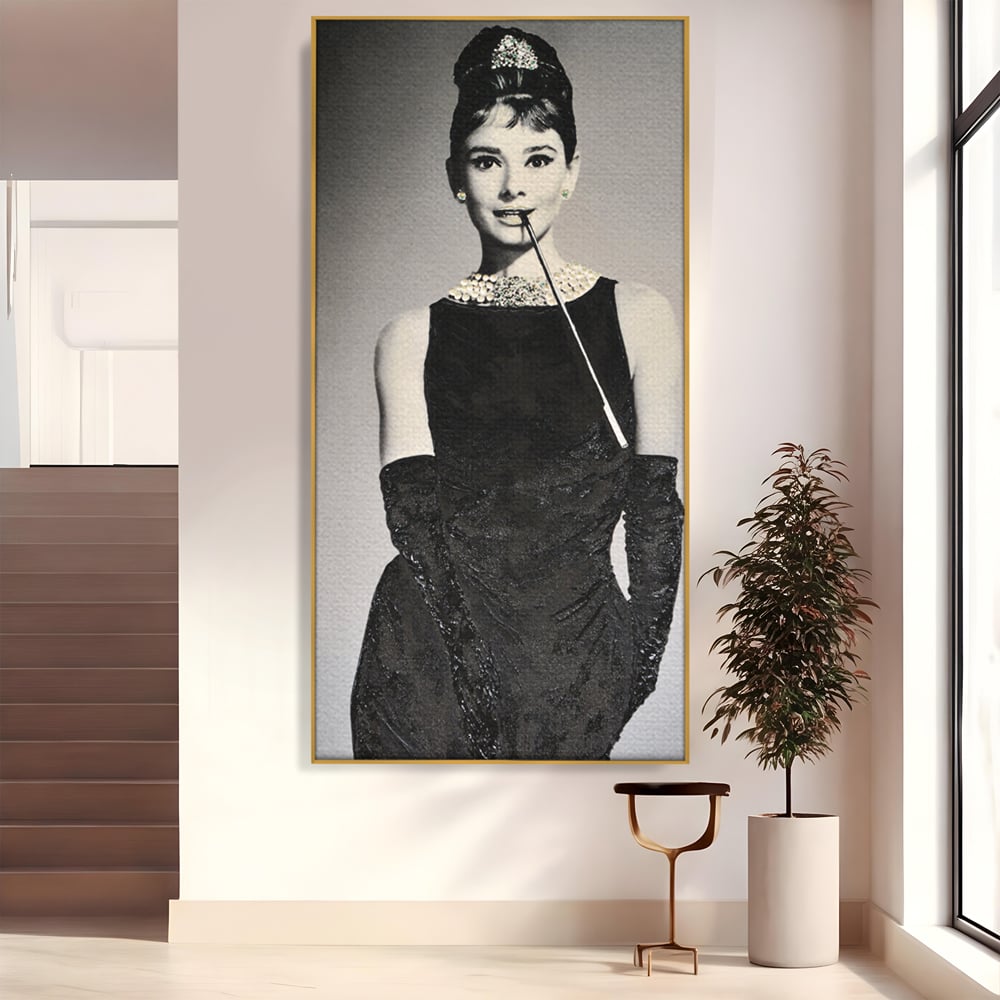 Tablou Canvas Premium LuxCanva® C1072, Beatiful Audrey Hepburn , Diva, Beauty, Audrey Hepburn, Living Room, Office, Relaxare, Culori Vibrante