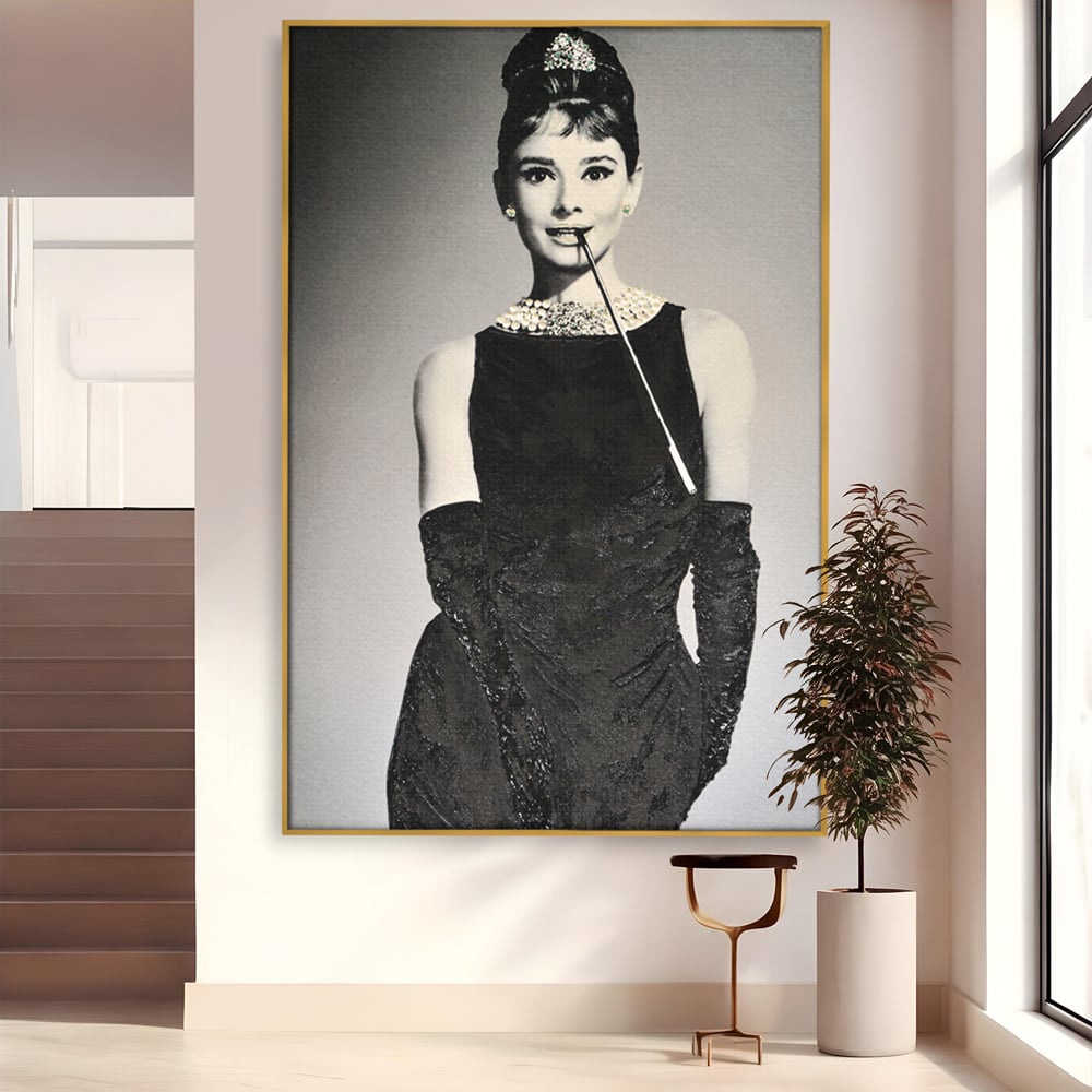 Tablou Canvas Premium LuxCanva® C1072, Beatiful Audrey Hepburn , Diva, Beauty, Audrey Hepburn, Living Room, Office, Relaxare, Culori Vibrante