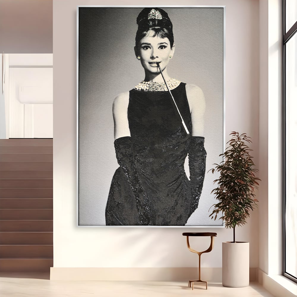 Tablou Canvas Premium LuxCanva® C1072, Beatiful Audrey Hepburn , Diva, Beauty, Audrey Hepburn, Living Room, Office, Relaxare, Culori Vibrante